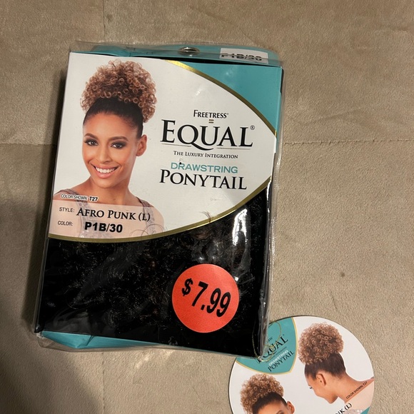 freetress Shake-N-Go Drawstring Ponytail - Afro Punk (L) in P1B/30 NWT - Picture 4 of 7